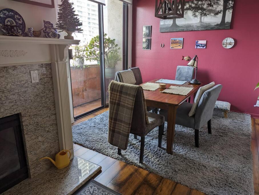 Spacious 2 Bedrooms. Prime Location Apartment Los Angeles